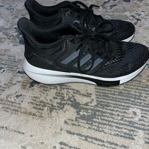 Black 7.5 adidas bounce sneaker